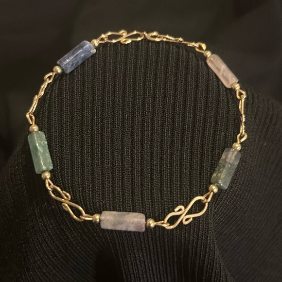 Elegant Gold and Multicolor Beaded Bracelet - Picture 1 of 4
